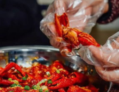 小龙虾价格暴跌年轻人不爱吃了,年轻人口味变迁？探寻美食市场新风向