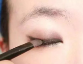 洗了眼线后可以吃海鲜吗有影响吗,海鲜是否适宜食用？